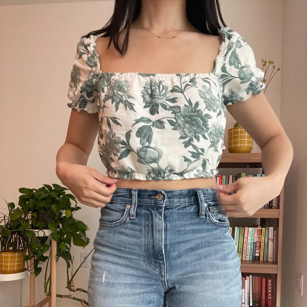 Abercrombie & Fitch Floral Crop Top (S)